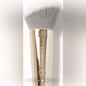 DESIGNED BY COMPLEX CULTURE!!!! NWT CHEEK CHISELER BRUSH